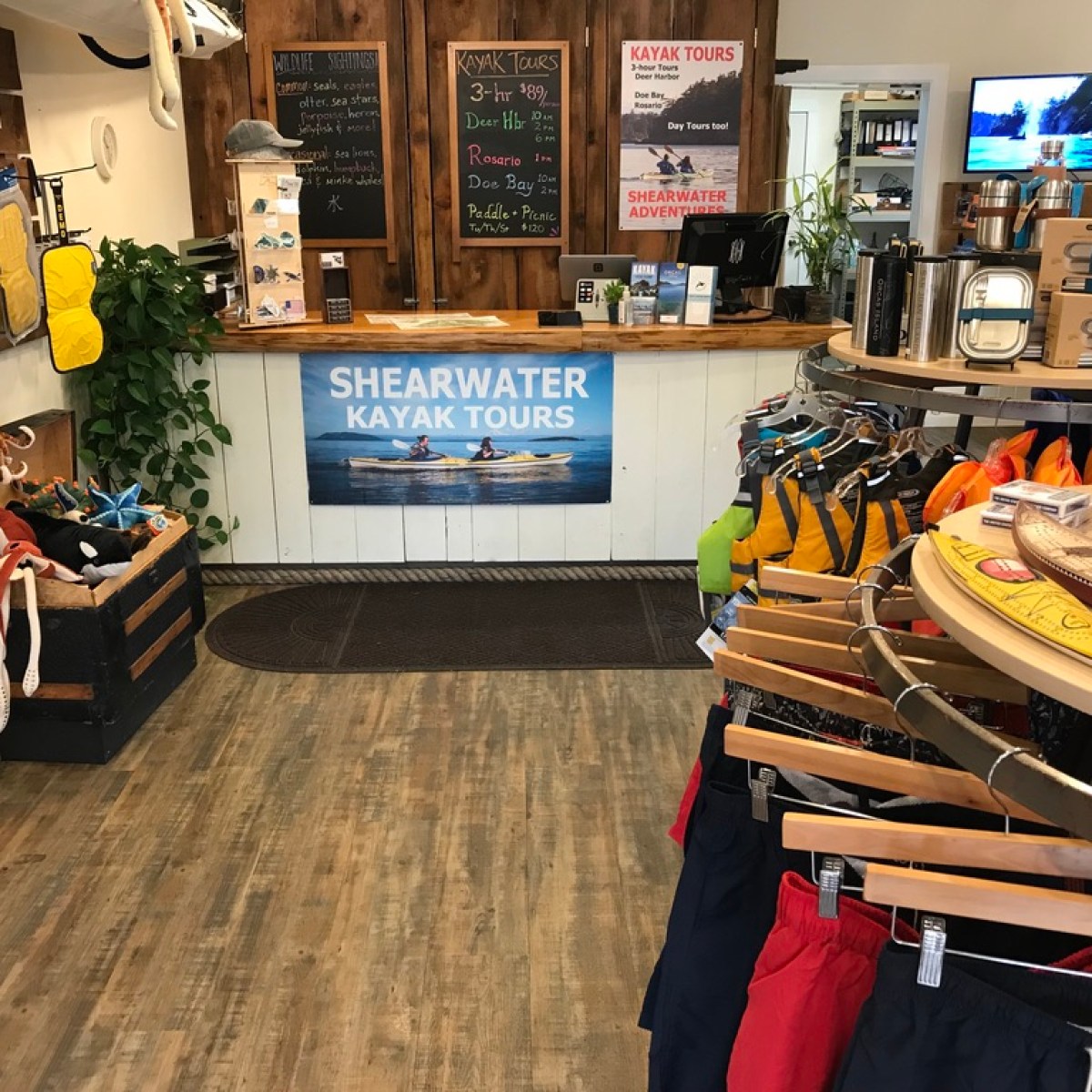 a room filled with furniture and a table